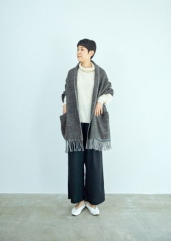 MARIA　pocket shawl（black-grey）のサムネイル