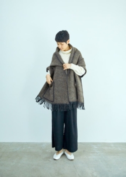 MARIA　pocket shawl（brown-black）のサムネイル