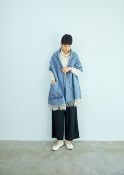 IIDA　pocket shawl（blue-white）のサムネイル