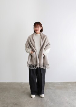 UNI　pocket shawl（light beige）のサムネイル