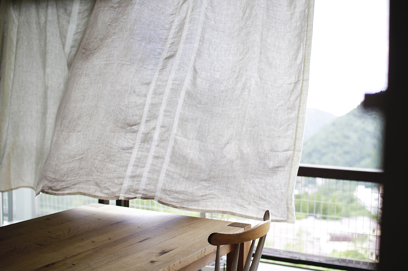 かけて、飾って。夏の暮らしを楽しむリネンのイメージ画像